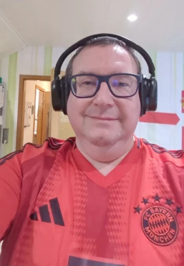 <span>Jens Peter, 53</span> <span style='width: 25px; height: 16px; float: right; background-image: url(/bitmaps/flags_small/DE.PNG)'> </span><br><span>Vlotho, 德国</span> <input type='button' class='joinbtn' style='float: right' value='JOIN NOW' />