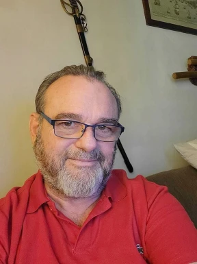 <span>George, 63</span> <span style='width: 25px; height: 16px; float: right; background-image: url(/bitmaps/flags_small/GR.PNG)'> </span><br><span>Athens, 希腊</span> <input type='button' class='joinbtn' style='float: right' value='JOIN NOW' />