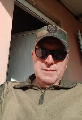 <span>Chris, 69</span> <span style='width: 25px; height: 16px; float: right; background-image: url(/bitmaps/flags_small/GR.PNG)'> </span><br><span>Ioannina, Grecja</span> <input type='button' class='joinbtn' style='float: right' value='JOIN NOW' />