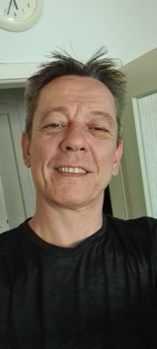 <span>Andreas, 54</span> <span style='width: 25px; height: 16px; float: right; background-image: url(/bitmaps/flags_small/DE.PNG)'> </span><br><span>Hamburg, 德国</span> <input type='button' class='joinbtn' style='float: right' value='JOIN NOW' />